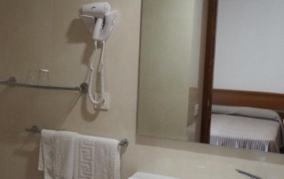 Kolonie Hiszpania – Francja – Włochy – hotel – pokój (2)